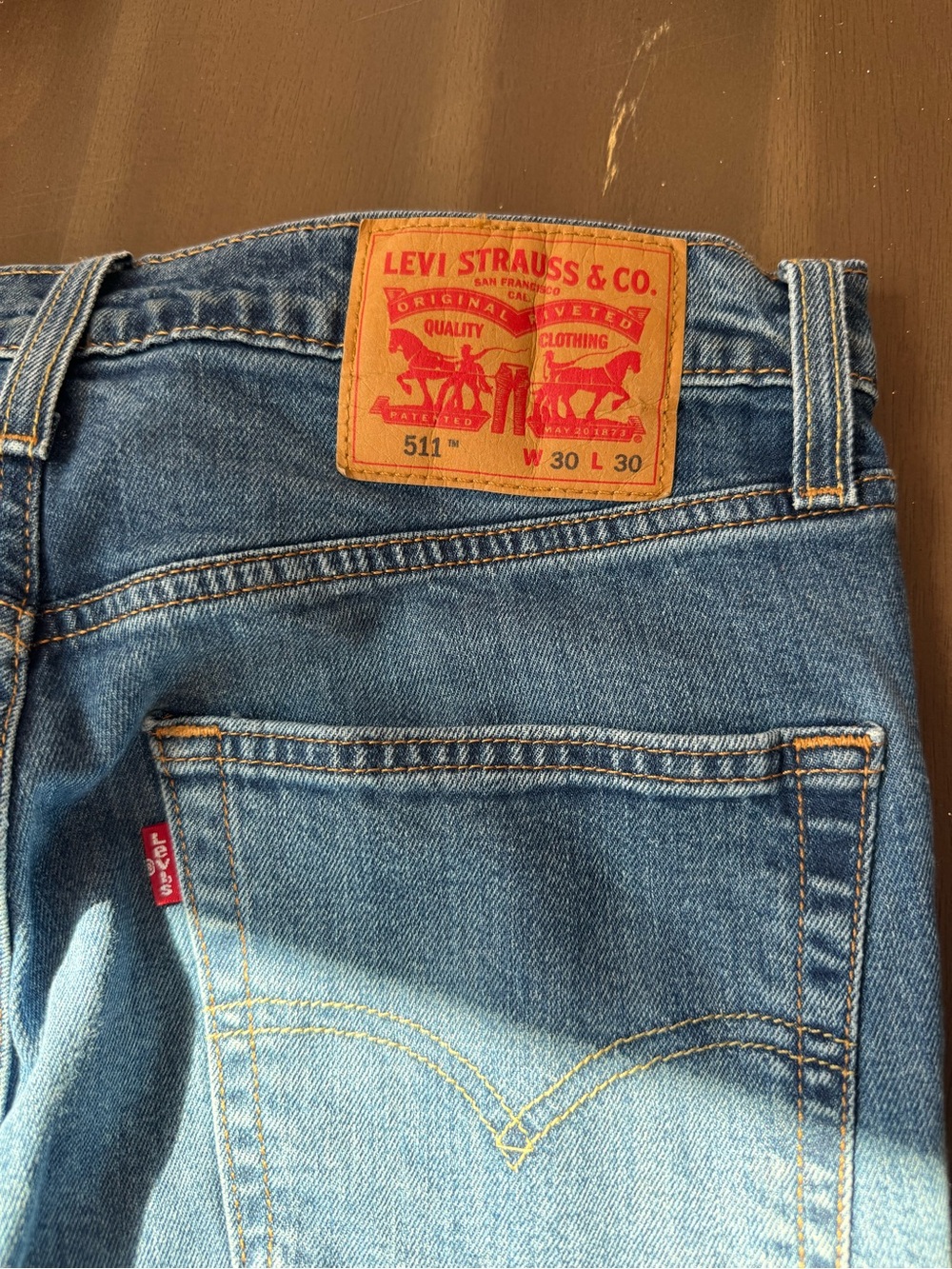 Levi's Slim Men’s Jeans in Light Blue Denim with Red Tab